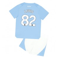 Camiseta Manchester City Rico Lewis #82 Primera Equipación Replica 2023-24 para niños mangas cortas (+ Pantalones cortos)